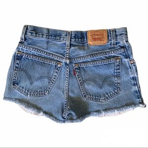 FREE SHIPPING Levi’s Vintage Style Relaxed Fit Light Blue Denim Shorts